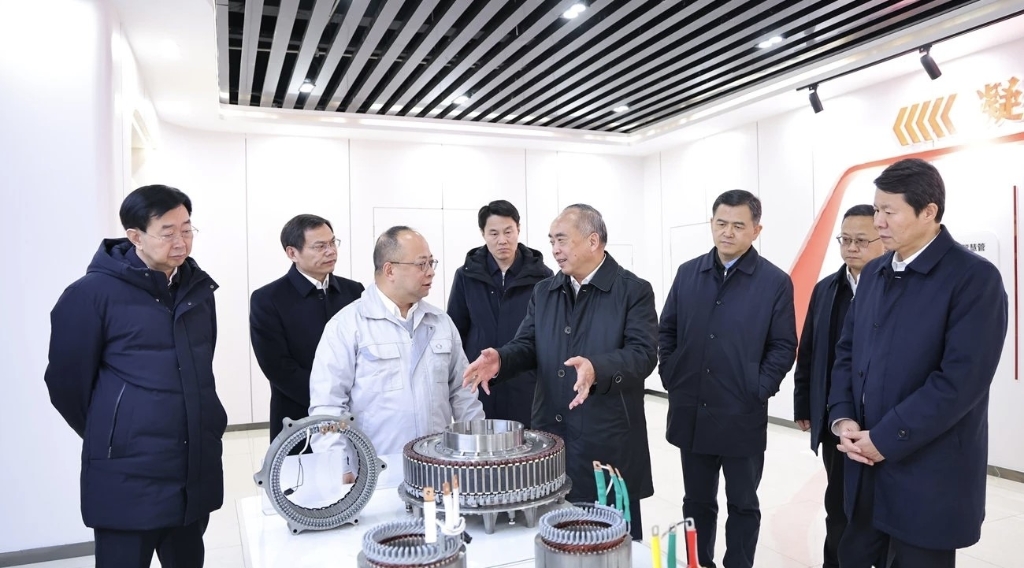 开足马力“赶订单”，奋力冲刺“开门红”  | 山东省委书记林武调研开云中国临沂工厂新能源电驱动项目